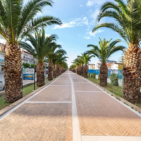 Appealing In Near Seabeach Torre Melissa