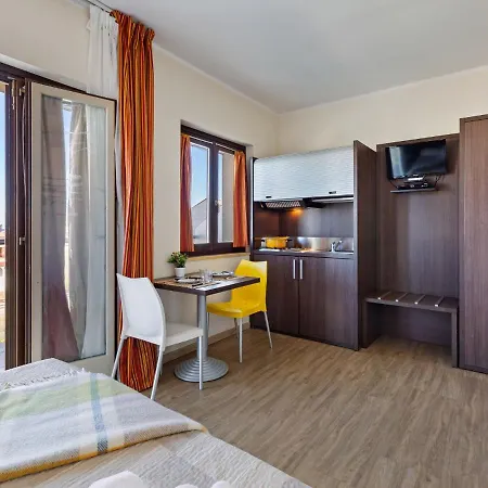 Appealing In Near Seabeach Torre Melissa