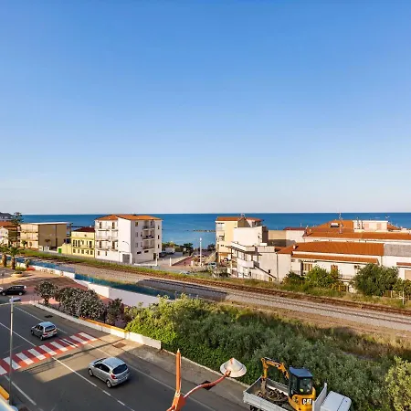 Apartment Appealing In Near Seabeach Torre Melissa