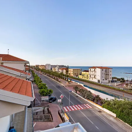 Apartment Appealing In Near Seabeach Torre Melissa