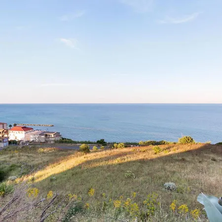 Appealing In Near Seabeach Apartment